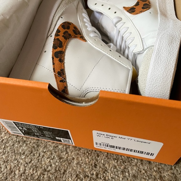 Nike Leopard Blazer sz 7y/8.5 women